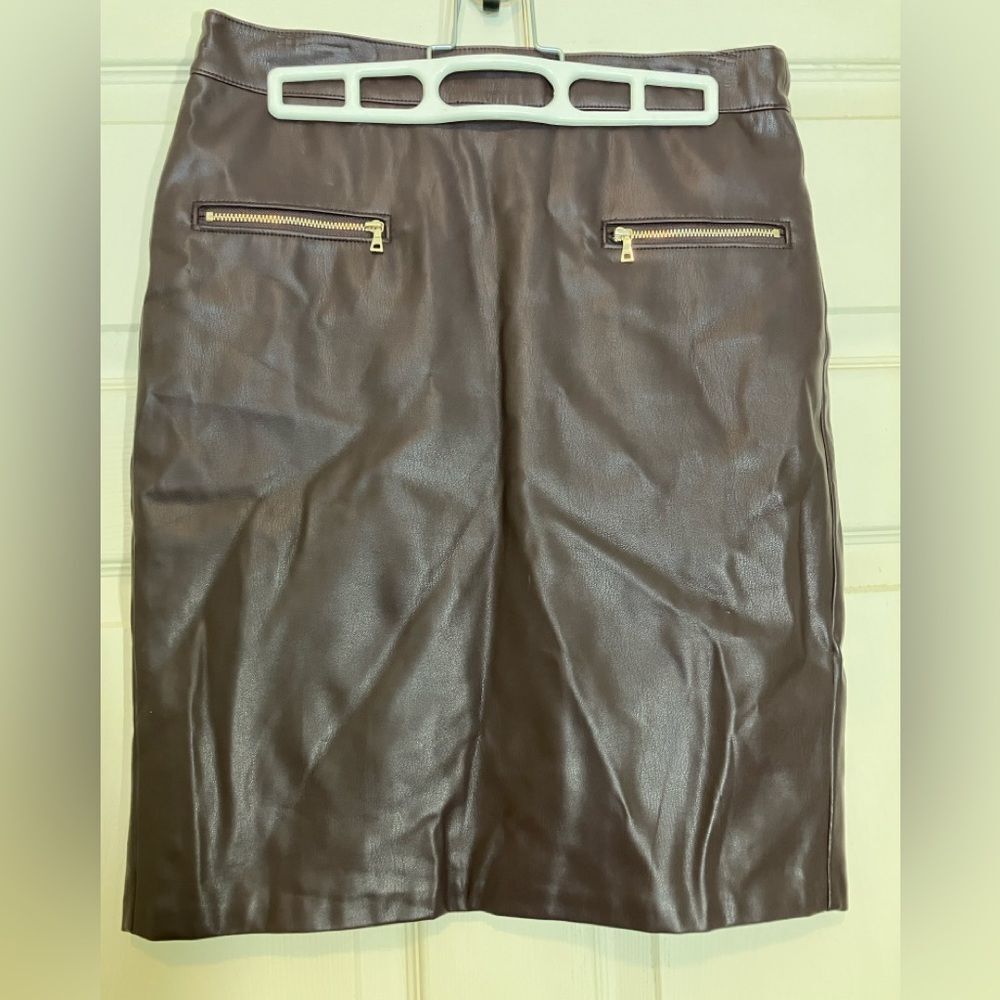 Loft, brown “leather” mini skirt. Excellent condition, women’s size 2. - Picture 1 of 4